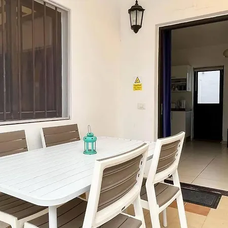 Apartment Pelicano Club 303 - 2 Bedroom In Puerto Del Carmen, Lanzarote *